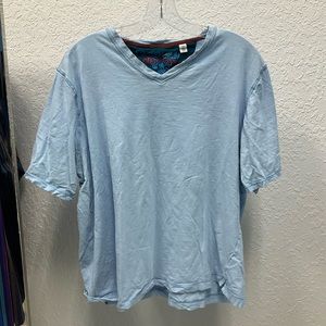 Robert Graham Light Blue T-Shirt, XL.